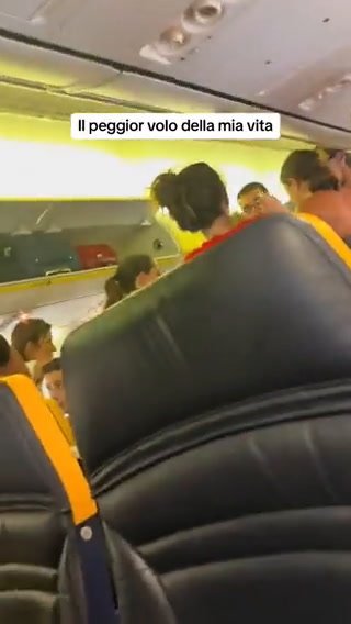 Incubo a Malpensa; passeggeri bloccati per ore senz’aria condizionata tra malori e attacchi di panico | video