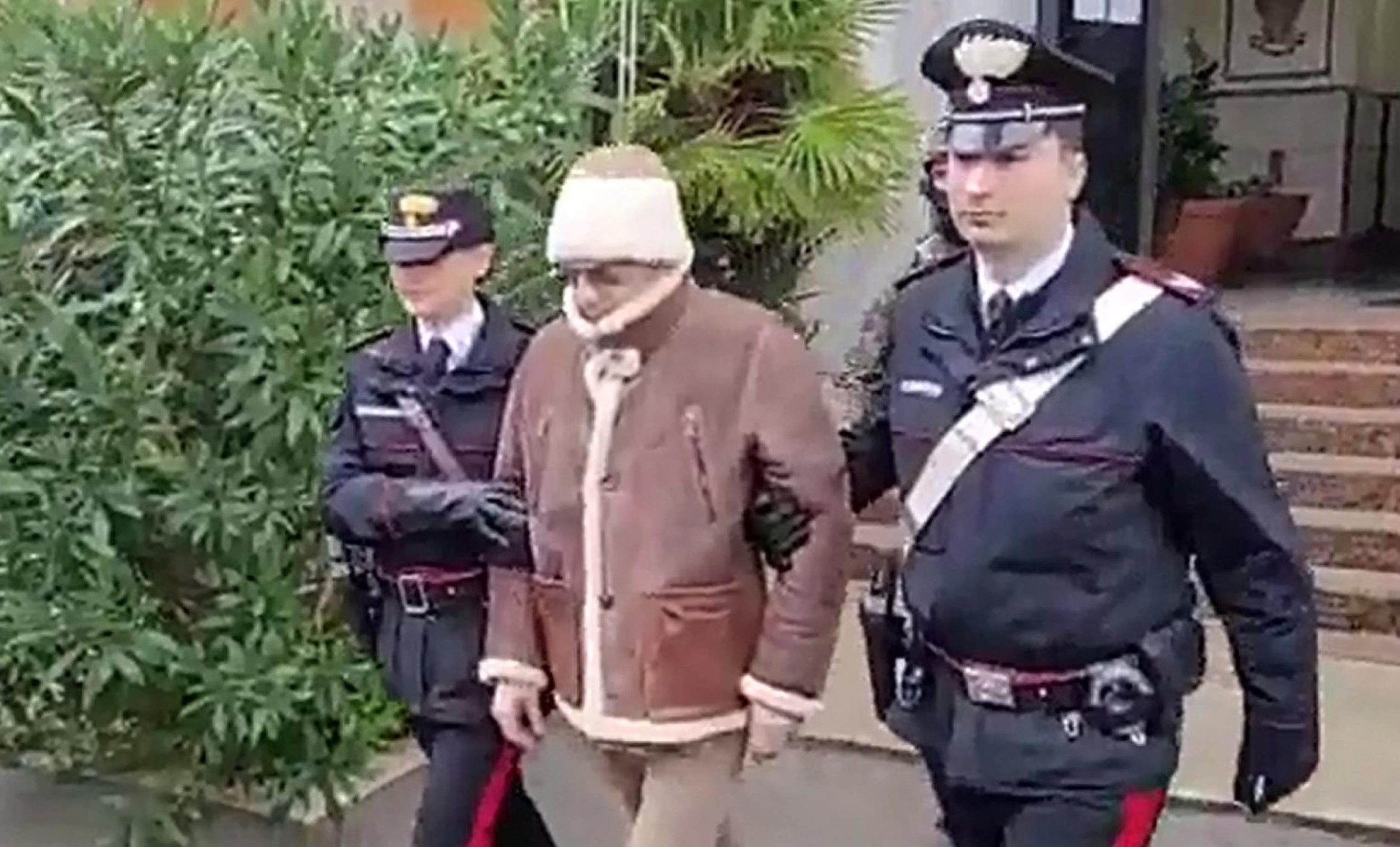 Offrono a Corona file riservati sull’arresto di Messina Denaro: arrestati