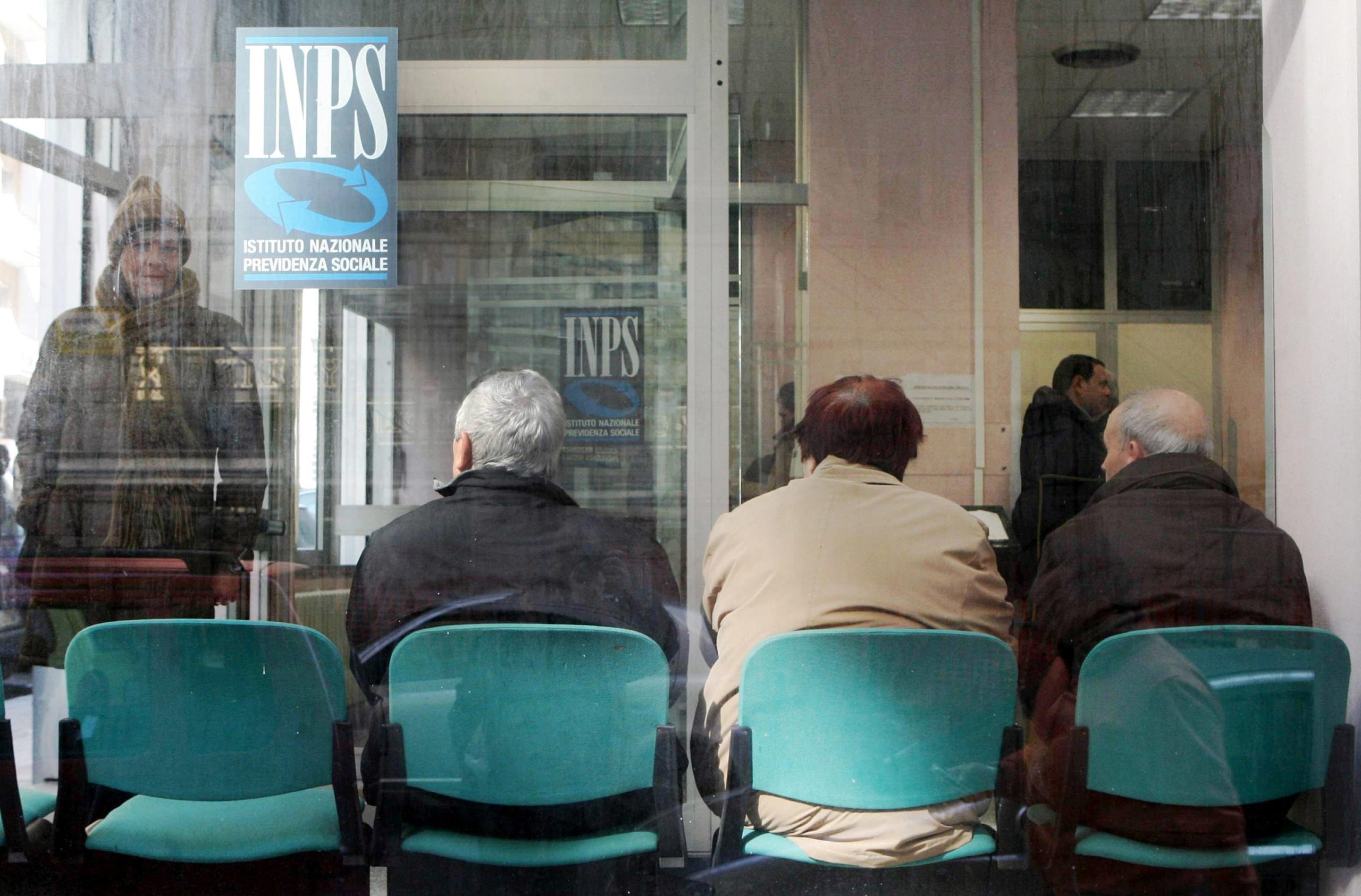 I pensionati all’attacco dell’Inps: la Uil fa causa per la mancata rivalutazione ai prezzi