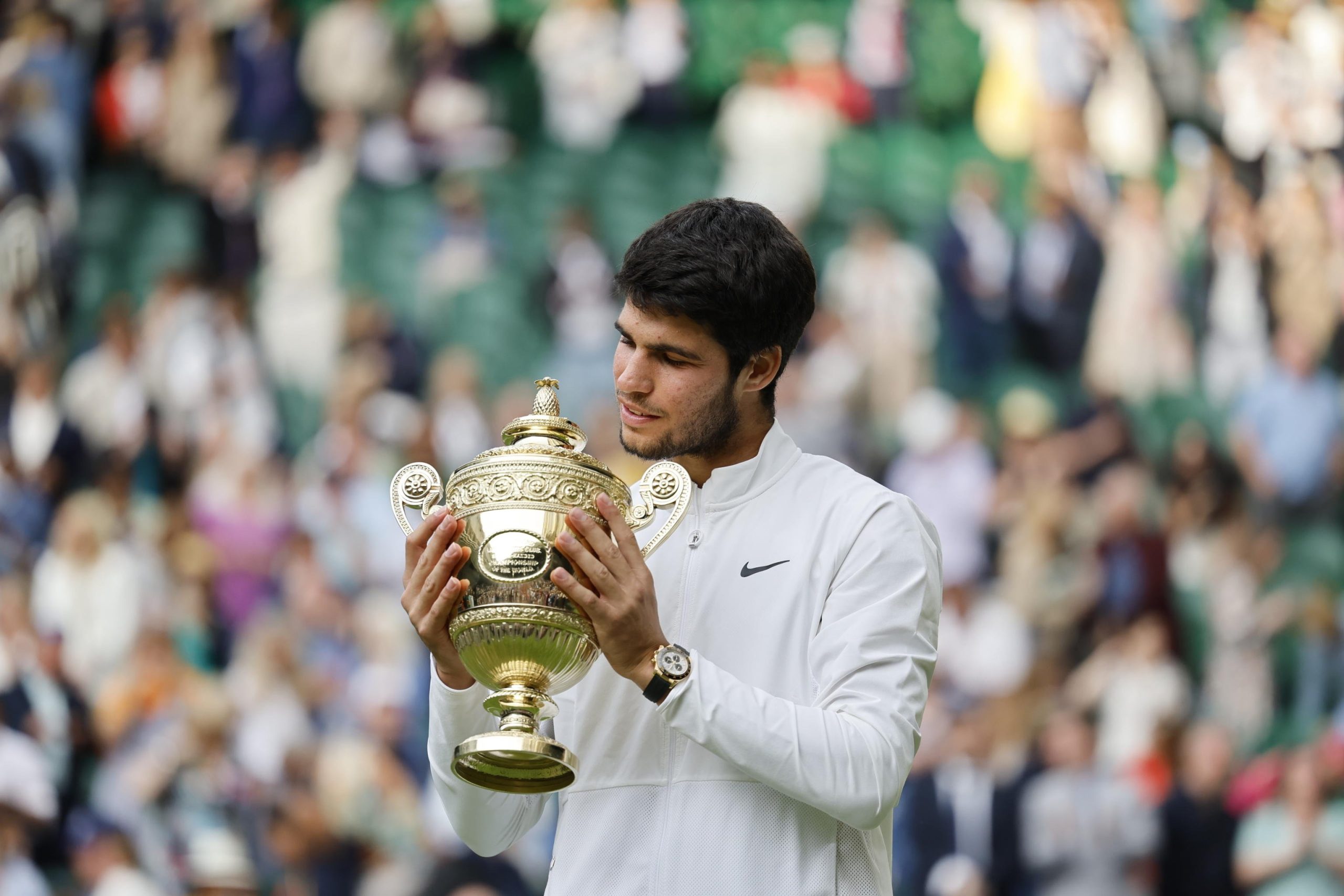 Carlos Alcaraz vince il torneo di Wimbledon