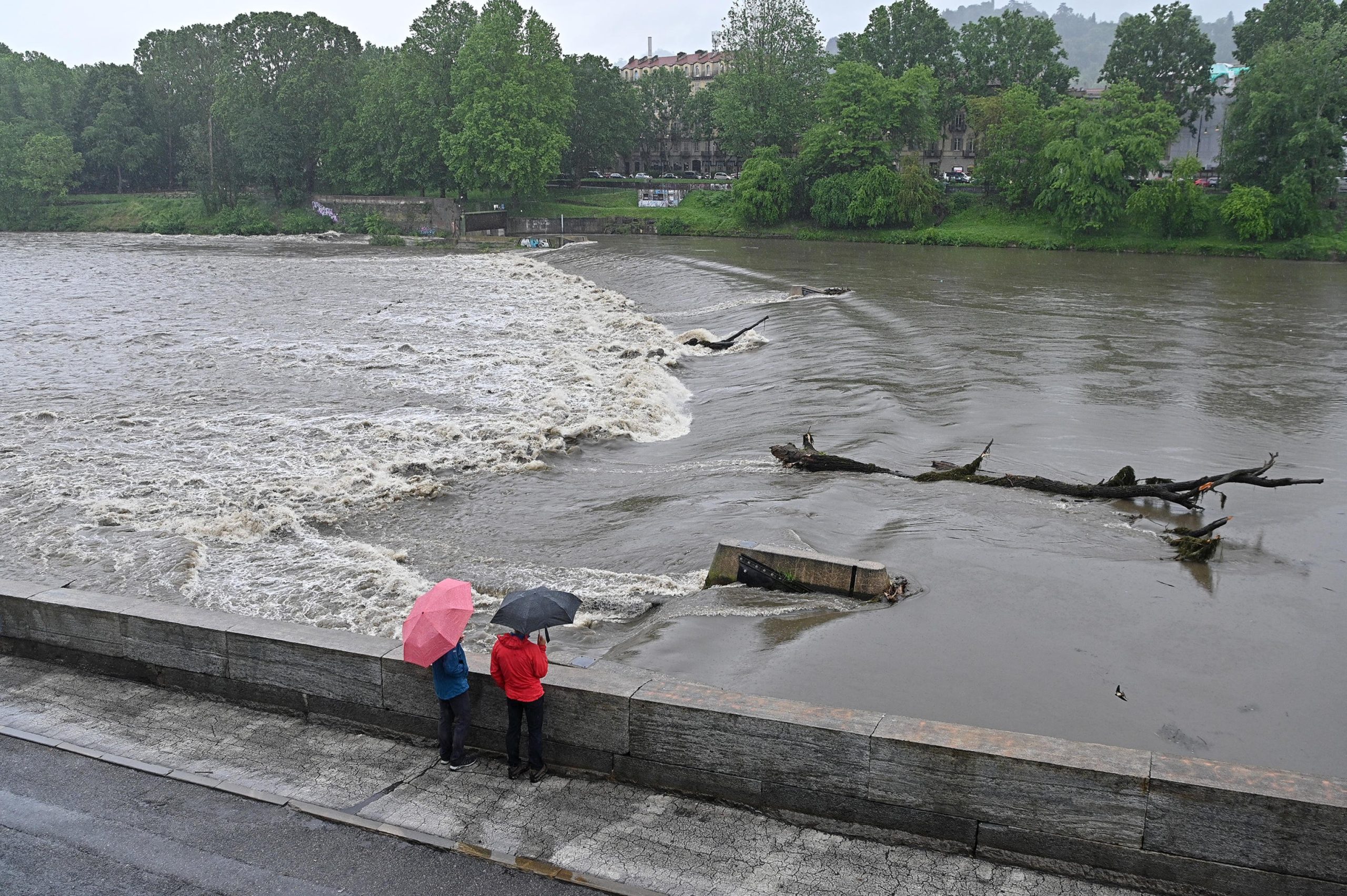 Due ragazzi dispersi nel fiume Po, ricerche in corso