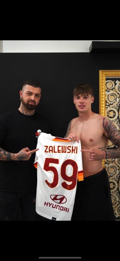 «Grazie ai social voglio farmi conoscere»: Alessio Lala è il tatuatore che spopola su TikTok