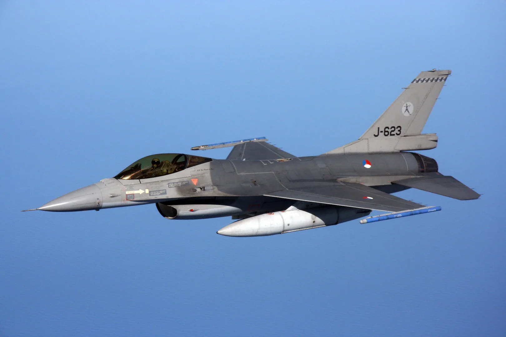 F-16 all’Ucraina, al via l’addestramento, ma in Europa