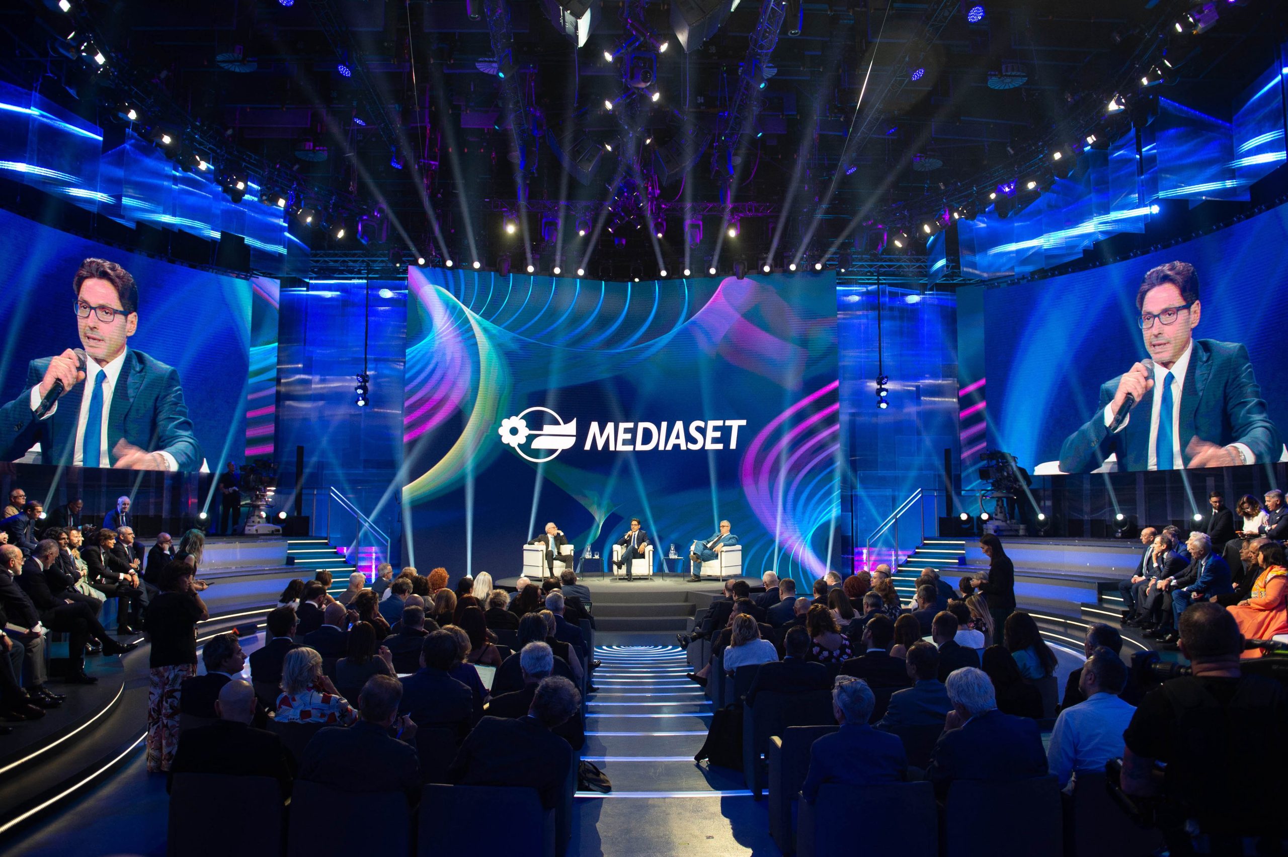Palinsesti Mediaset 2023/2024: D’Urso fuori, Berlinguer a Rete4, Zalone show, tutte le novità