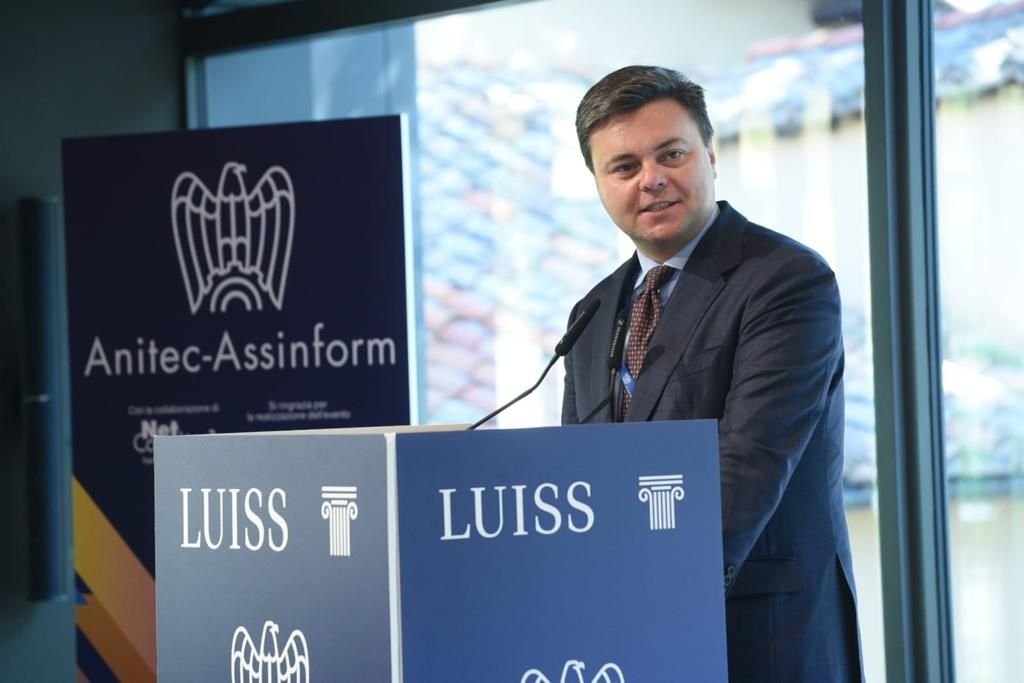 Cresce il digitale in Italia, ma servono interventi strutturali e legislativi Cresce il digitale in Italia, ma servono interventi strutturali e legislativi