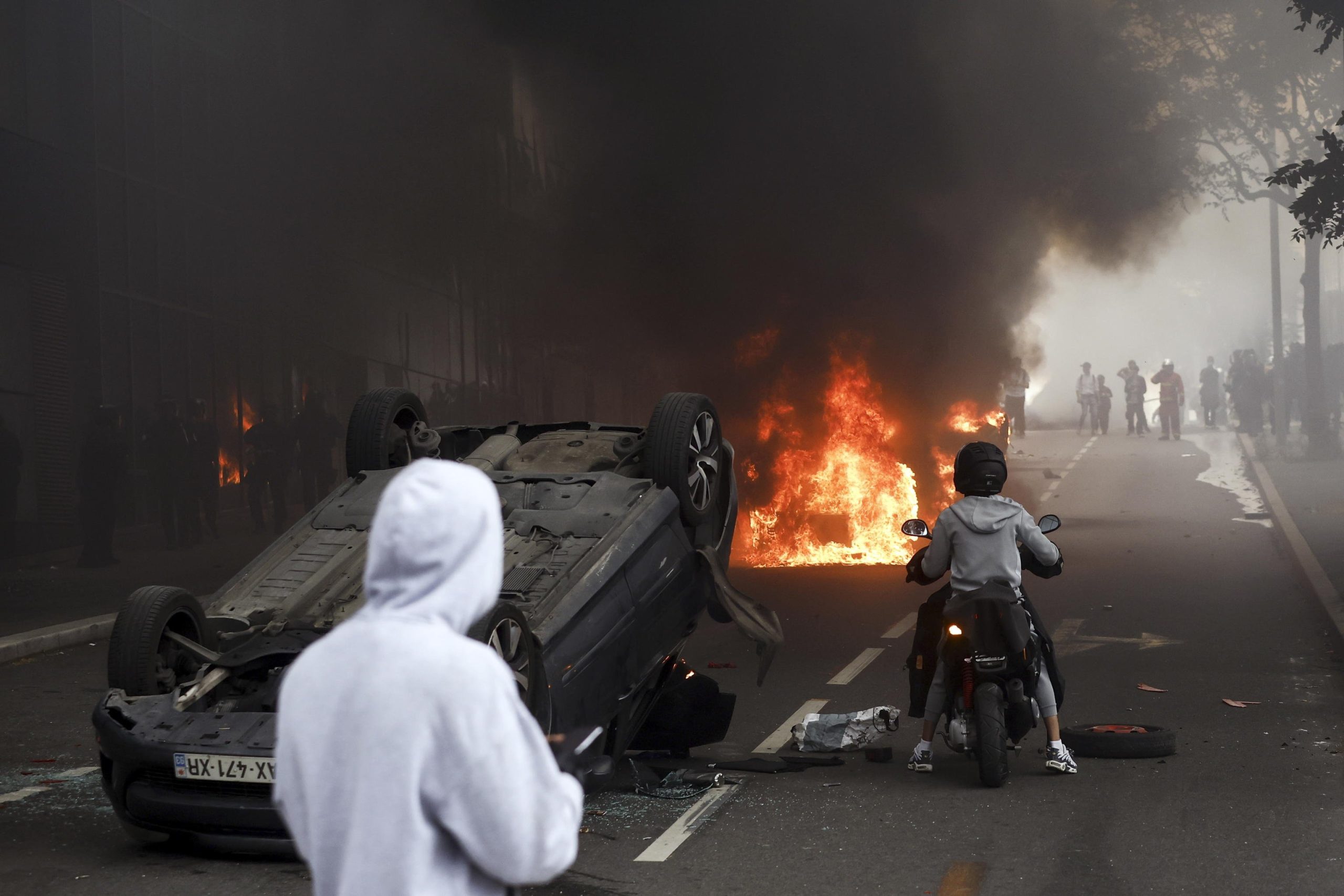 Etnie, religione, ricchezza; la Francia brucia di un odio che ha ragioni diverse