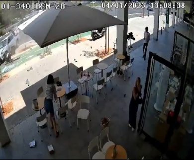 Attentato a Tel Aviv. Furgone tra la folla | video