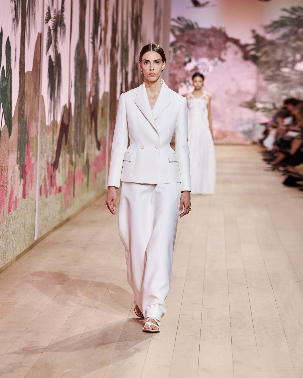 Galleria foto 'Dior, tra sottrazione e recupero di antiche maestrie' - foto 8