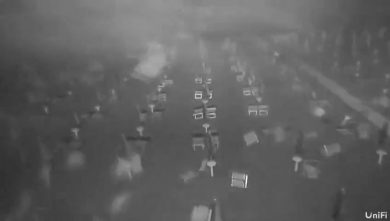 Jesolo, spiaggia spazzata via da una tromba d’aria | video