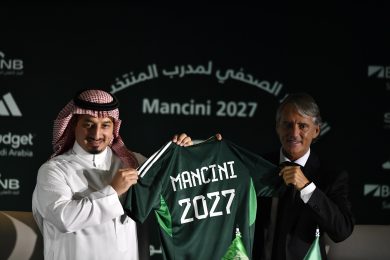 Mancini si presenta in Arabia Saudita (dimenticando l’Italia)
