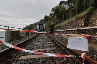 Frana in Savoia causa il blocco della ferrovia tra Italia e Francia