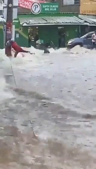 Terribili inondazioni devastano Santo Domingo | video