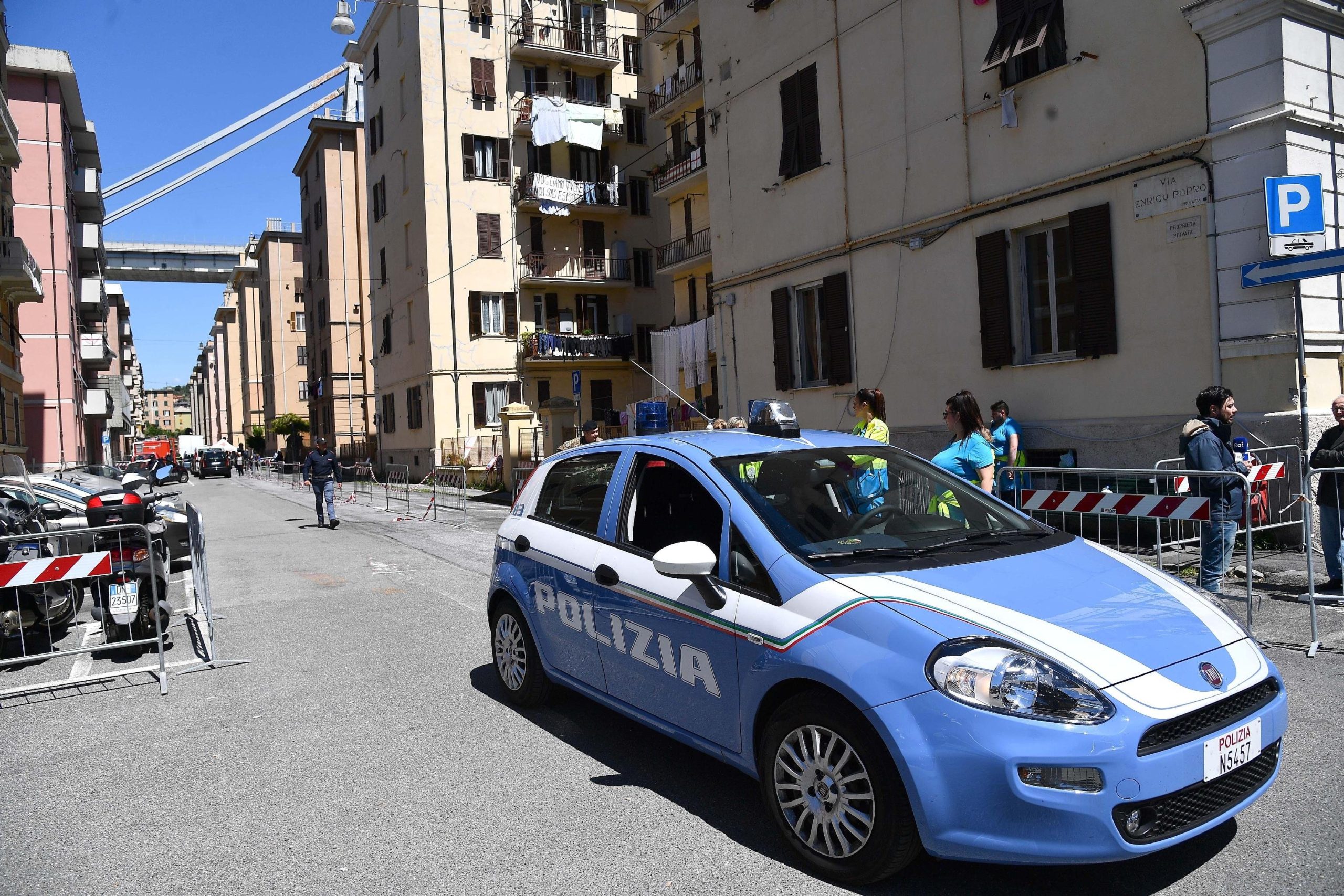 Genova, 61enne presa a sassate da un senza fissa dimora: la donna è in coma