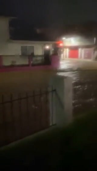 Cile, strade allagate dalle intense piogge | video