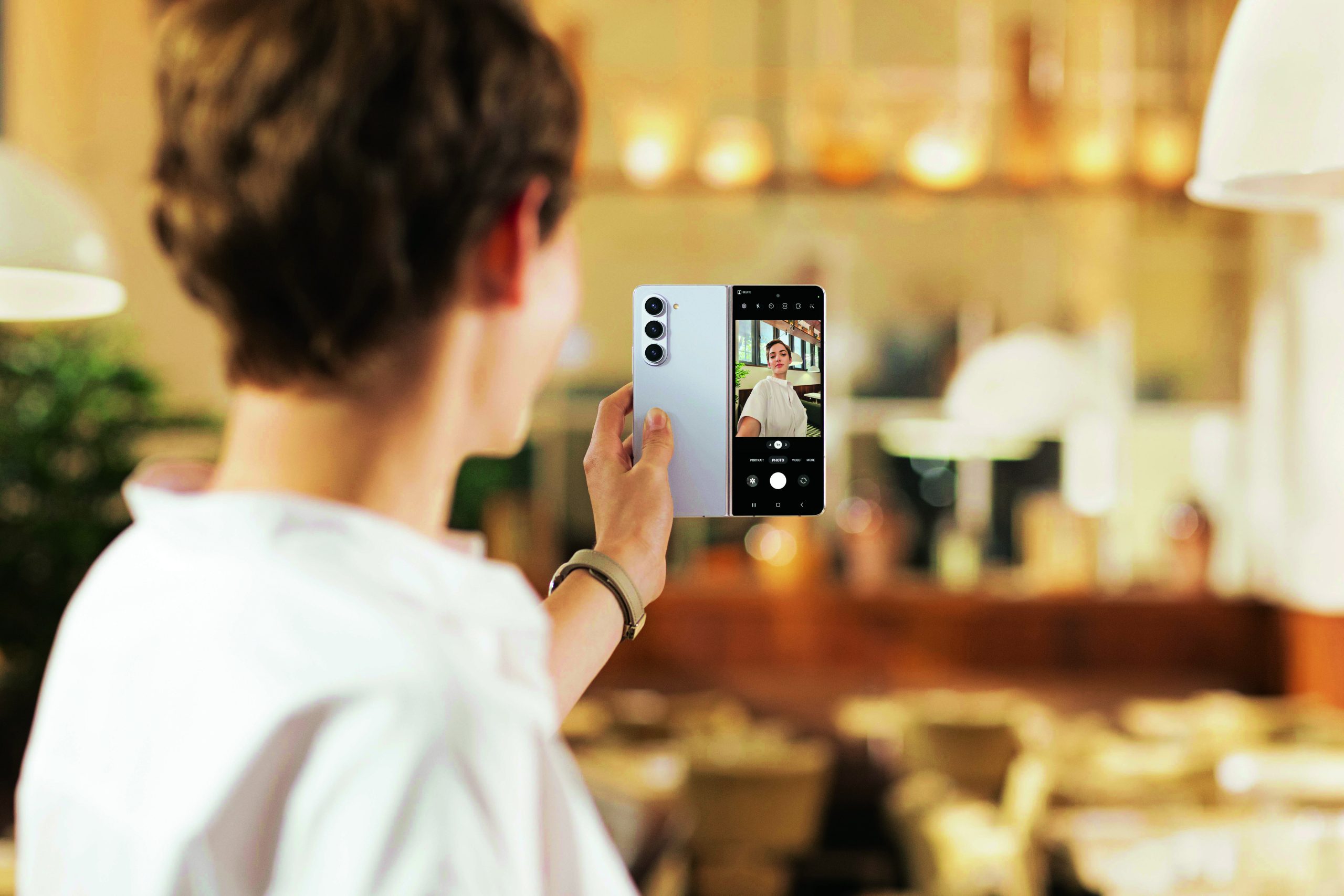 Naked, la moda della tecnologia nuda