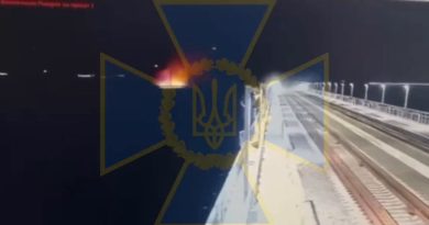 Drone marino ucraino contro il ponte di Kerch in Crimea | video