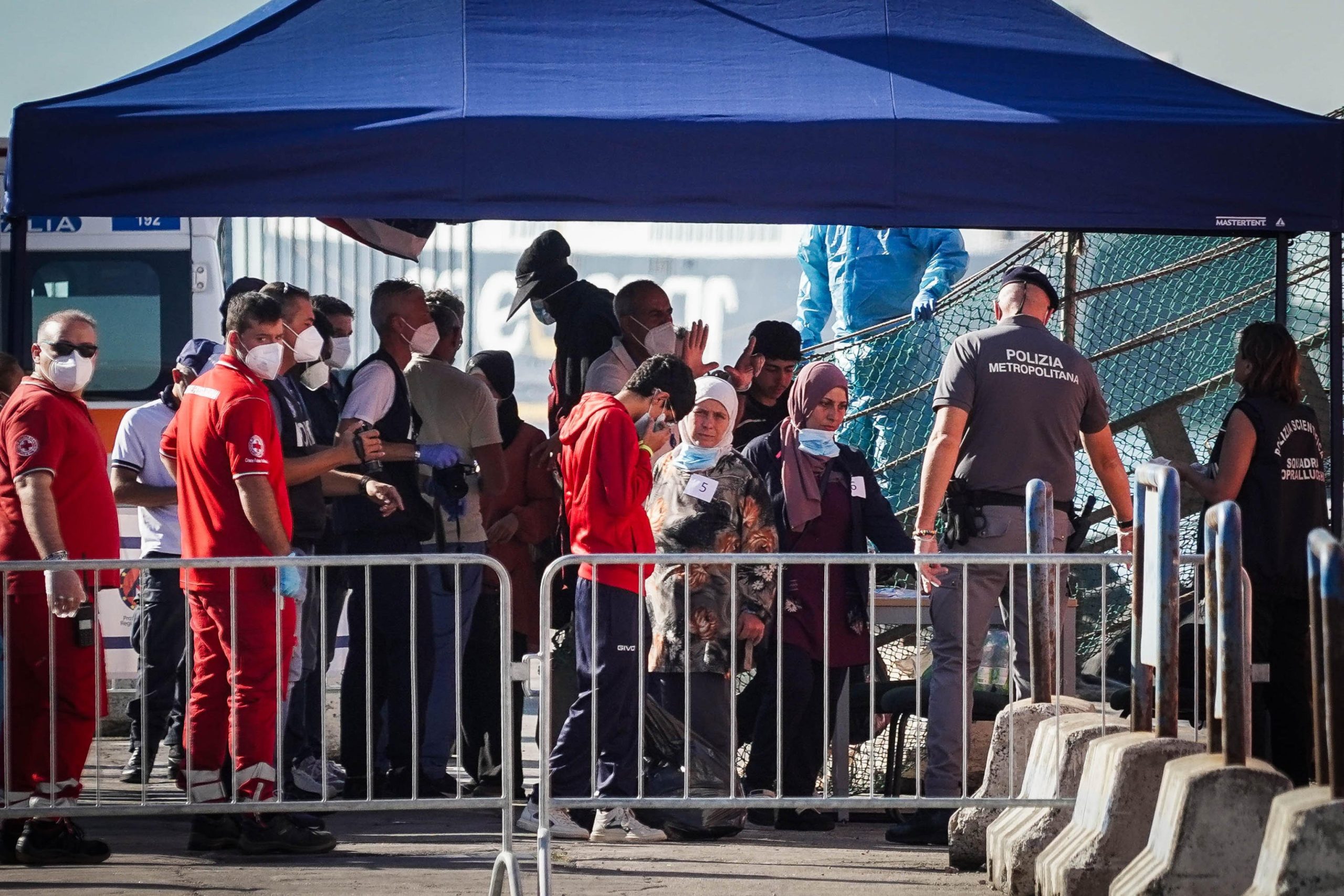 Dati sulla sicurezza: più furti e rapine, omicidi stabili, boom di migranti