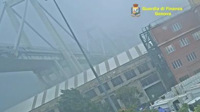 5 anni fa il crollo del Ponte Morandi. Ecco il momento del disastro | Video