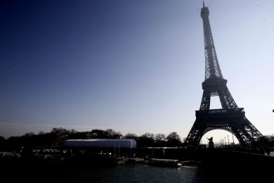 Parigi: Tour Eiffel evacuata per allarme bomba