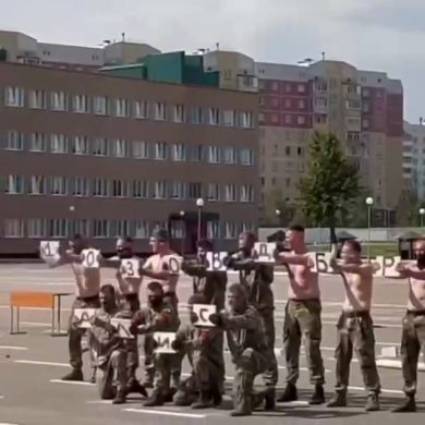 Le esercitazioni (comiche) dei soldati della Bielorussia | video