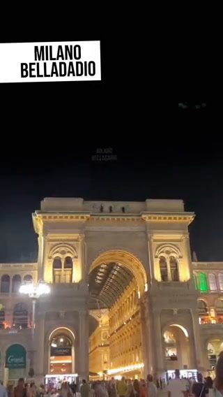 Writer imbrattano l’arco della Galleria Vittorio Emanuele a Milano | video
