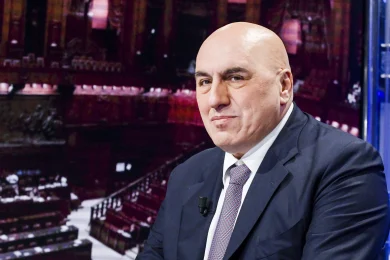 Ecco che cosa stava cercando il finanziere che spiava Crosetto