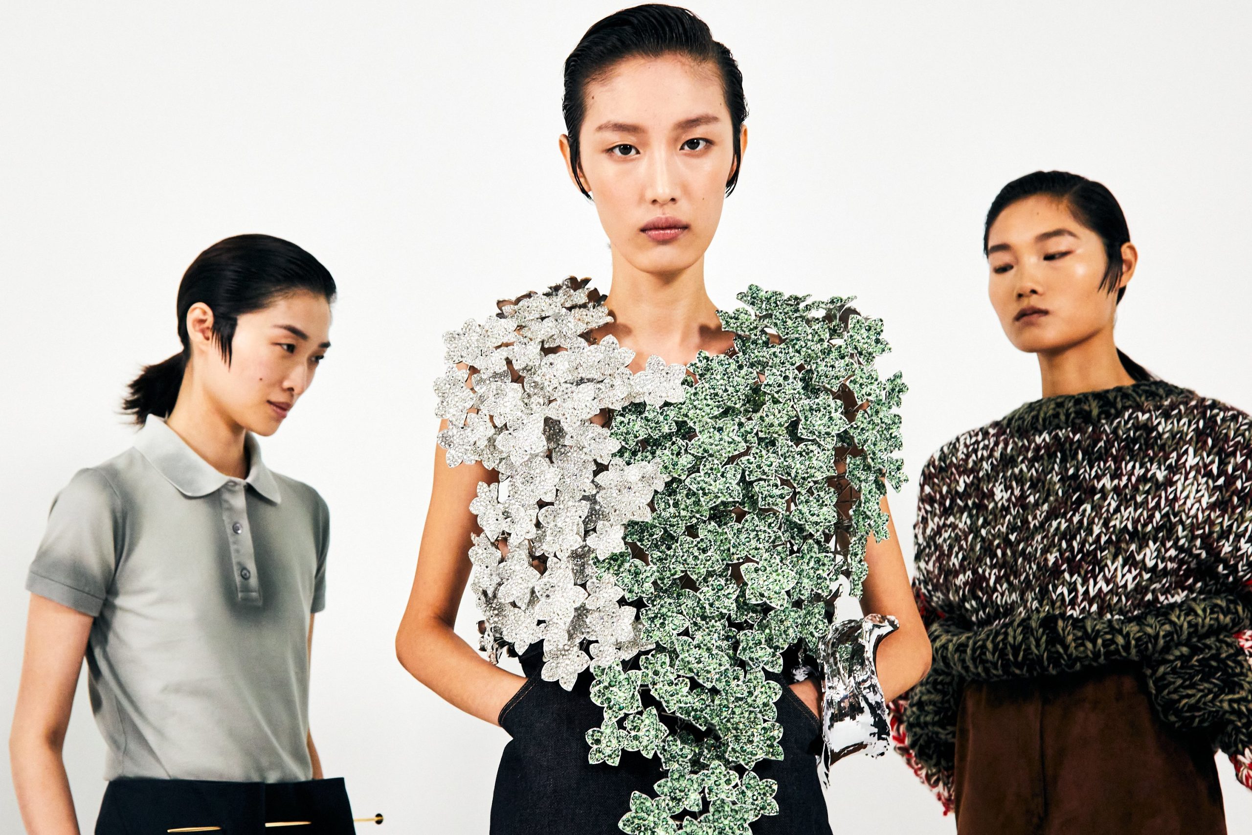 Il nuovo minimalismo urbano e pragmatico di Jonathan Anderson per Loewe