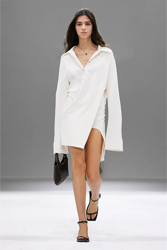 Le morbide silhouette di Courrèges e l’arte secondo Acne Studios Le morbide silhouette di Courrèges e l’arte secondo Acne Studios