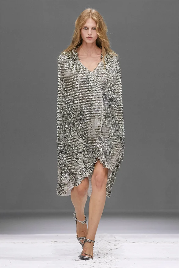 Le morbide silhouette di Courrèges e l’arte secondo Acne Studios Le morbide silhouette di Courrèges e l’arte secondo Acne Studios