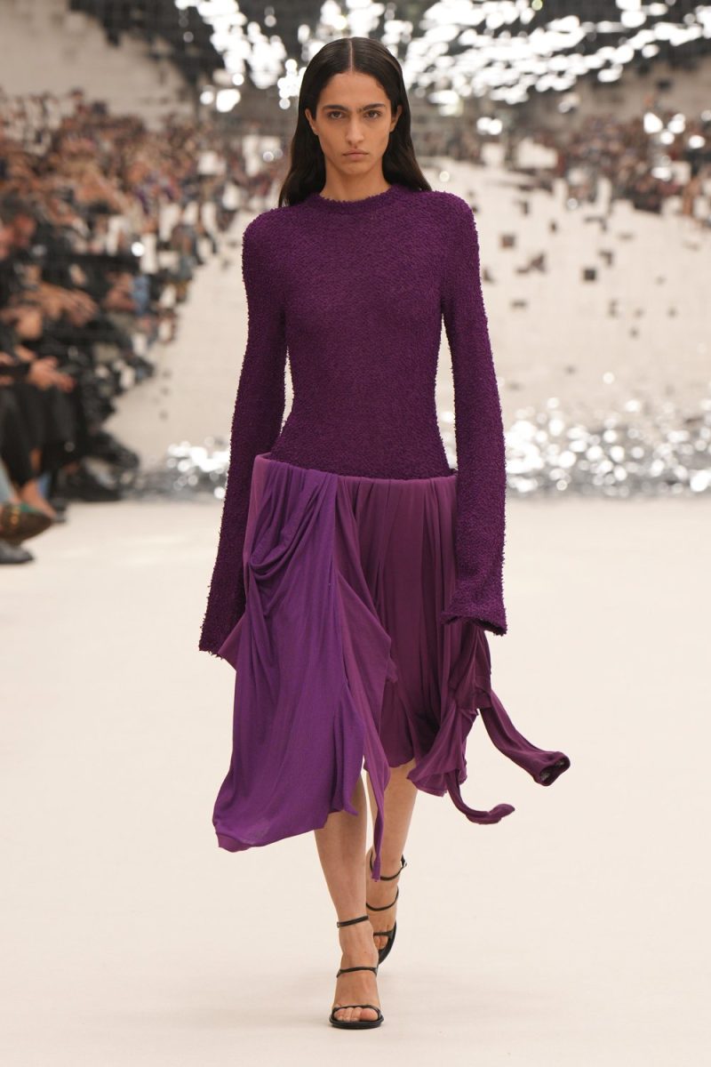 Le morbide silhouette di Courrèges e l’arte secondo Acne Studios Le morbide silhouette di Courrèges e l’arte secondo Acne Studios