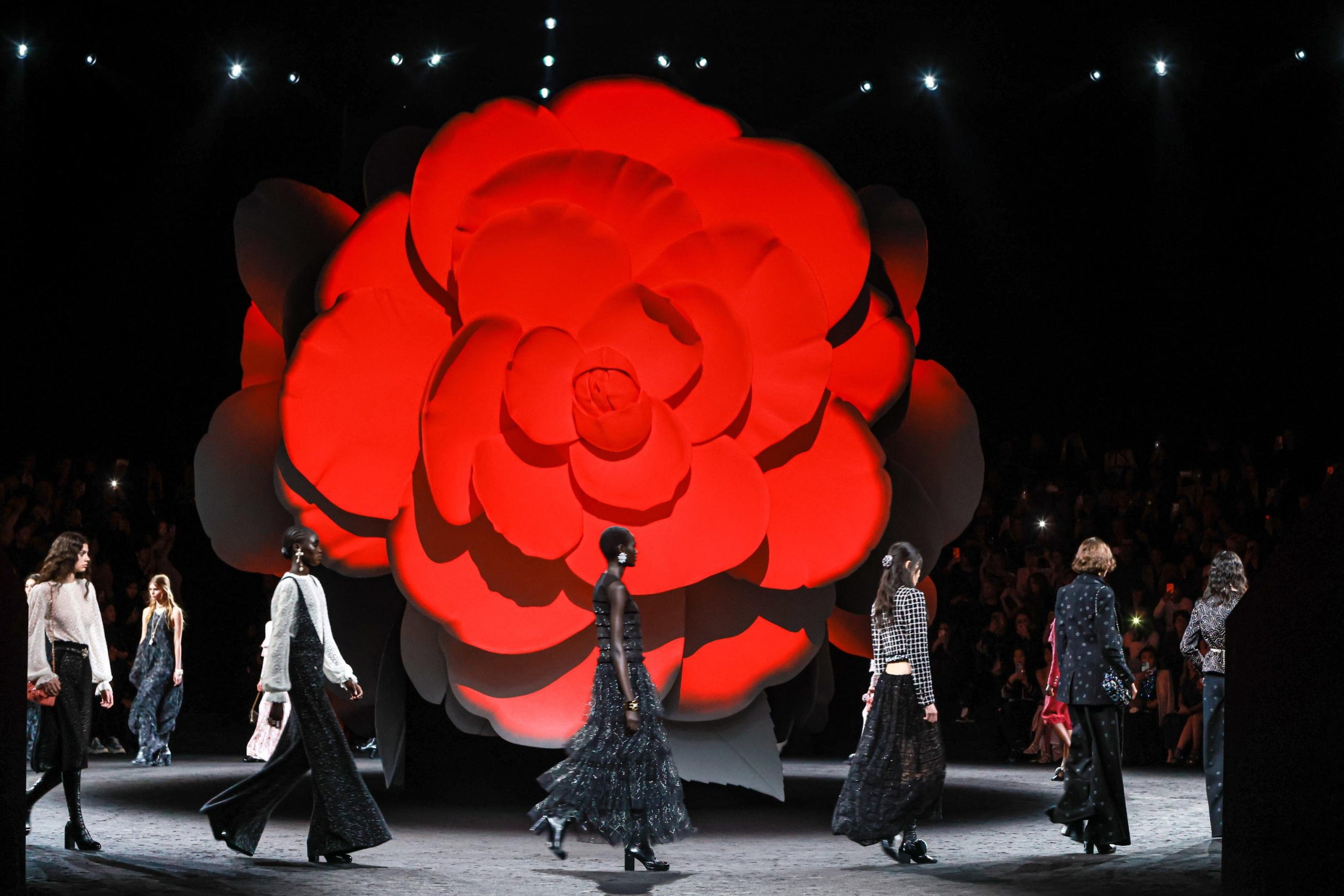 Sfilate di moda in prima fila? Ci pensano i bagarini