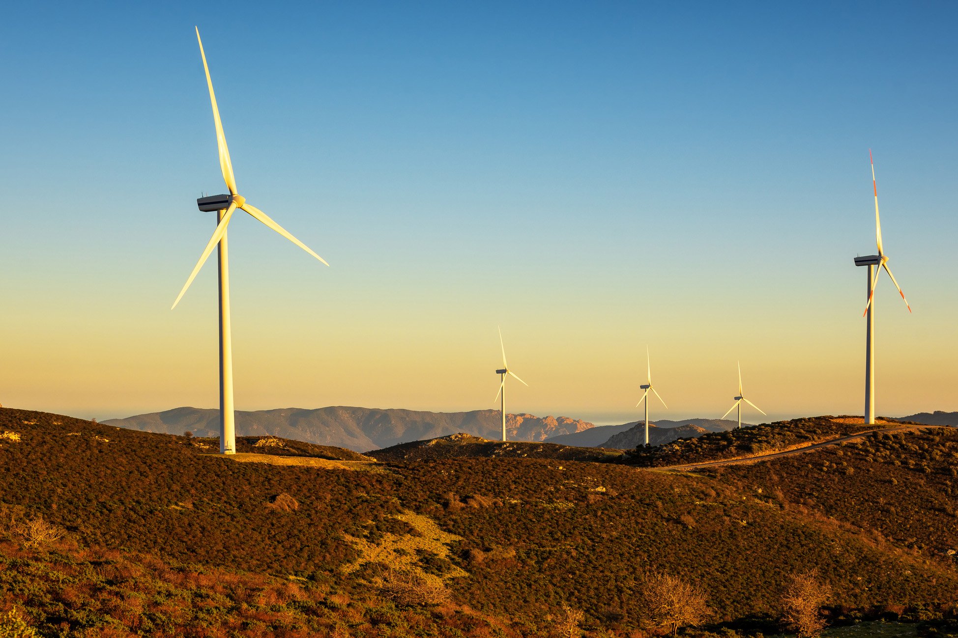 Sgarbi: «La bellezza dell’Italia non può tollerare le pale eoliche»