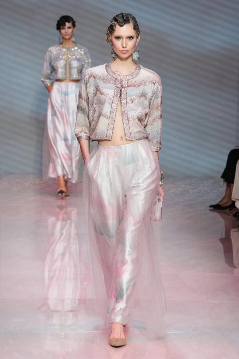 Giorgio Armani regala nuove vibrazioni per la prossima primavera estate 2024