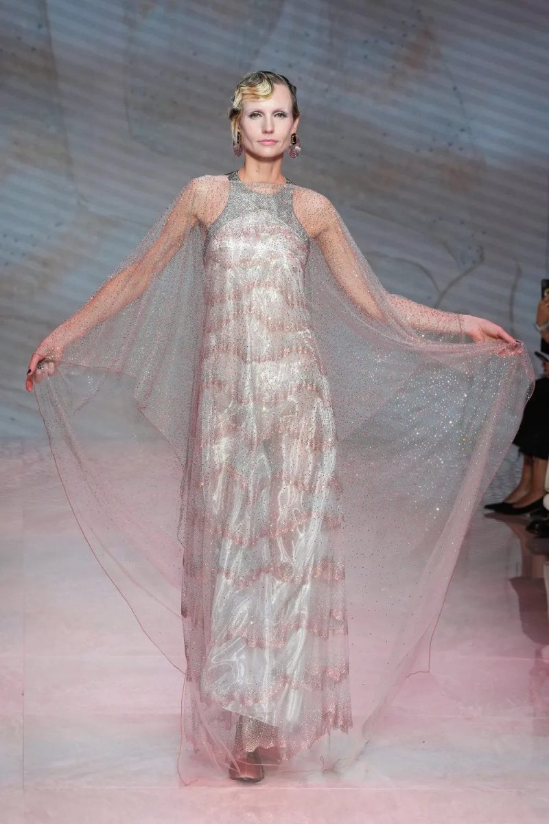 Giorgio Armani regala nuove vibrazioni per la prossima primavera estate 2024