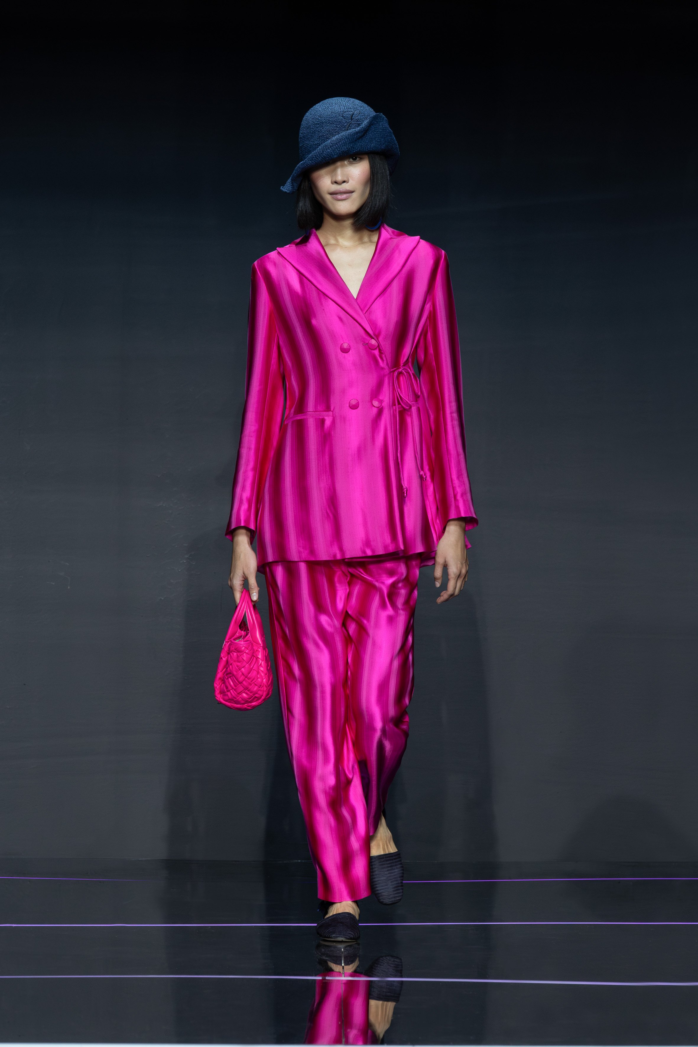 Emporio Armani, fra luccichii e colori confetto Emporio Armani, fra luccichii e colori confetto