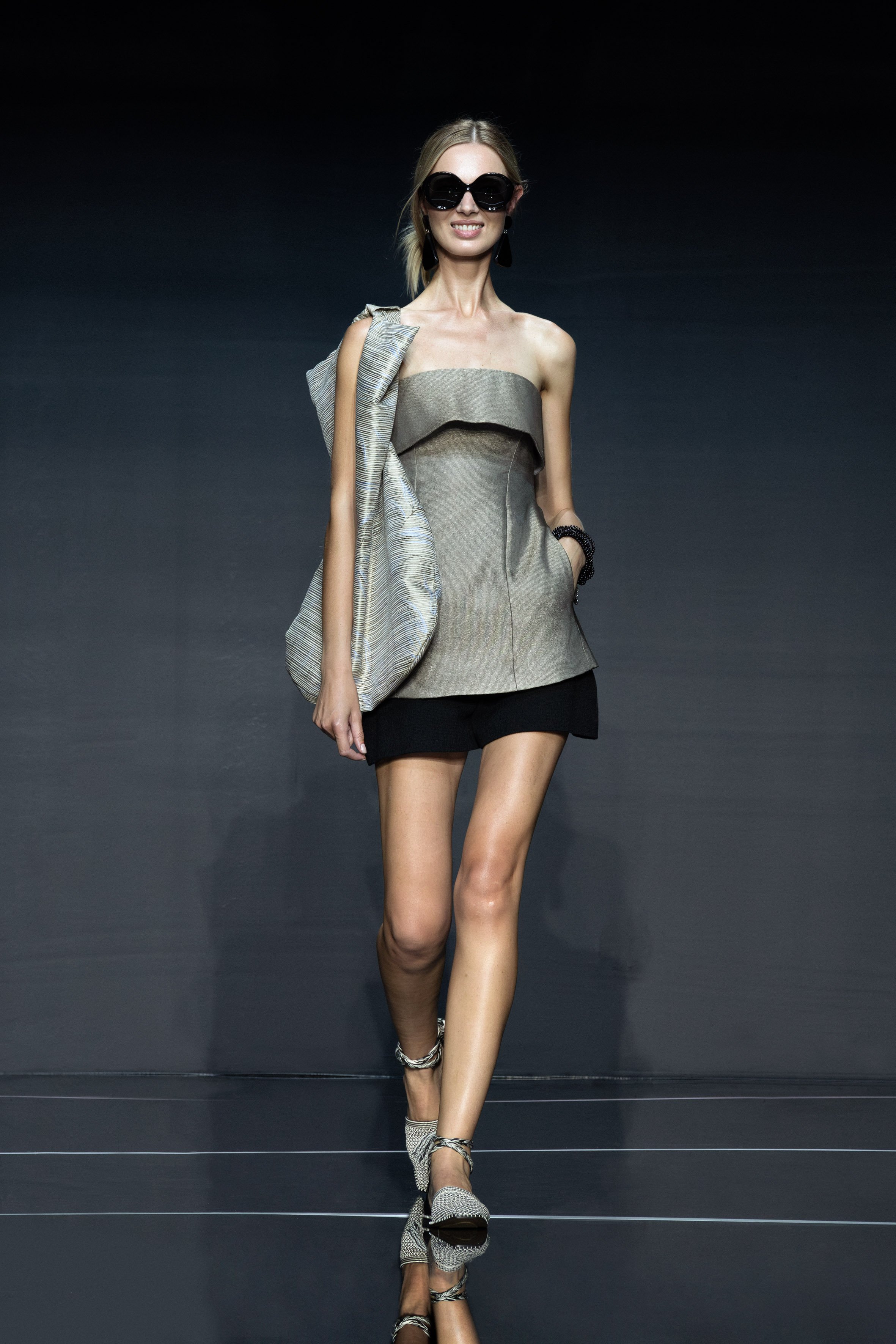 Emporio Armani, fra luccichii e colori confetto Emporio Armani, fra luccichii e colori confetto