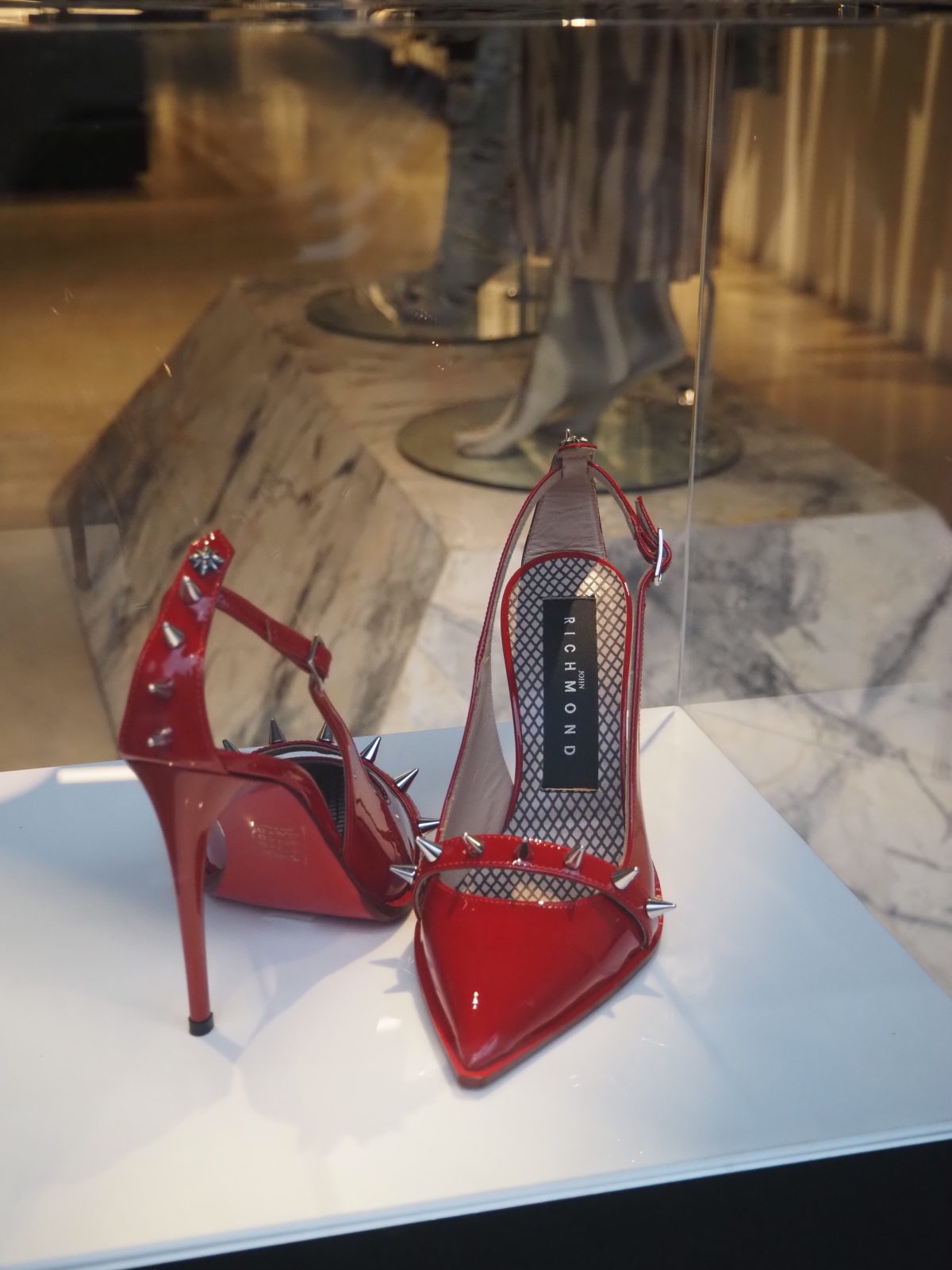 Galleria foto 'Le calzature di John Richmond inaugurano la Milano Fashion Week' - foto 8