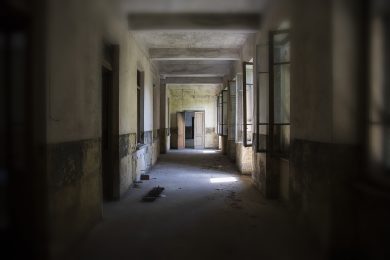 Servono nuovi centri per i migranti e si torna a parlare delle caserme dismesse