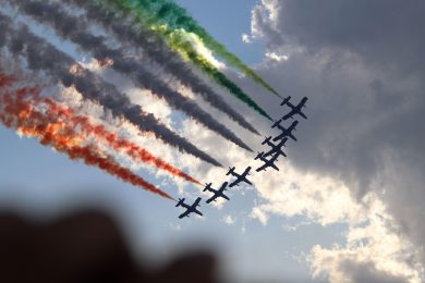 L’idea di Italia della sinistra: si ai migranti, no alle Frecce Tricolori