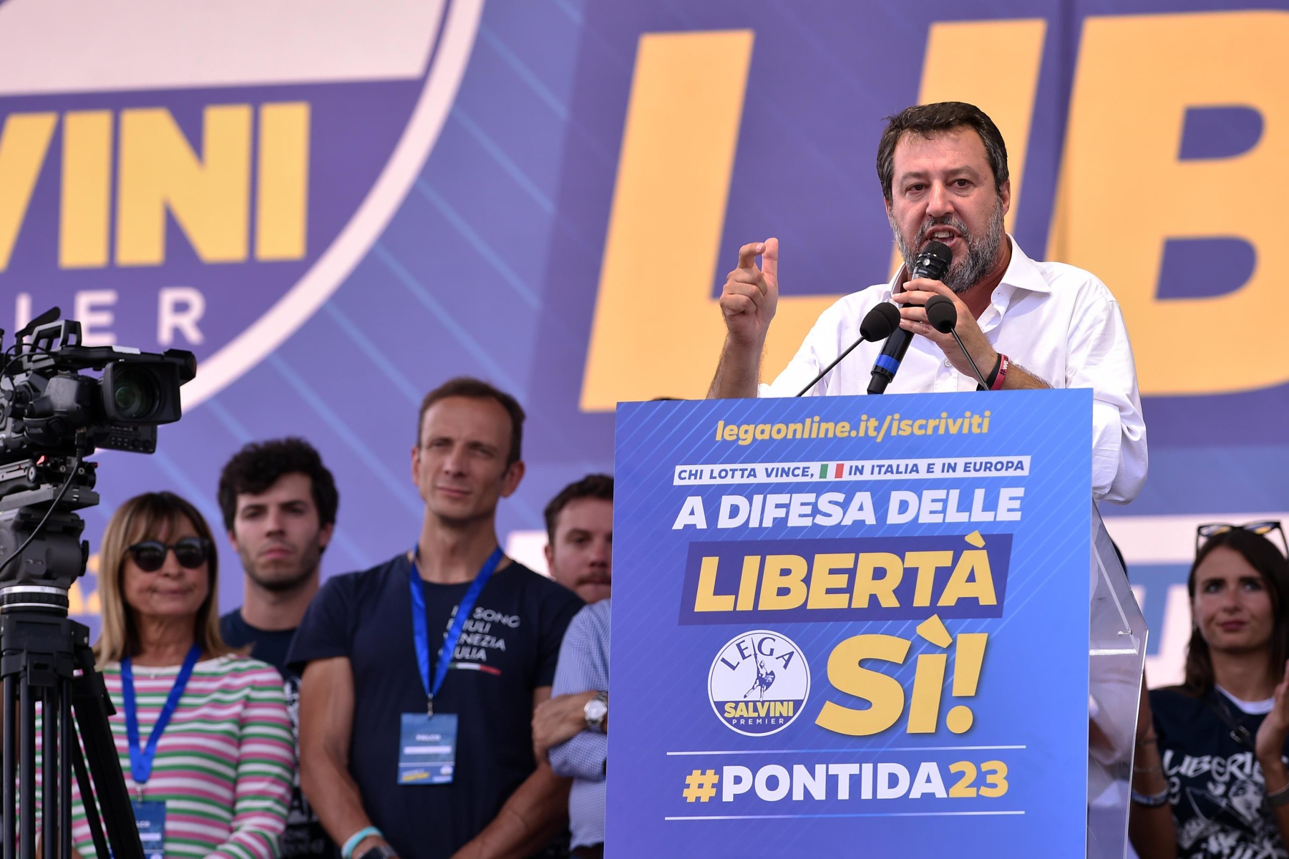 Salvini a Pontida: “Io e Giorgia, stesso obiettivo. Non ci divideranno” Salvini a Pontida: “Io e Giorgia, stesso obiettivo. Non ci divideranno”