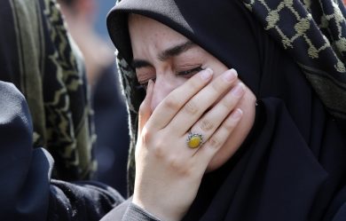 Iran: la polizia spara sui manifestanti