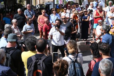 Lampedusa; proteste dei cittadini contro la tendopoli per i migranti