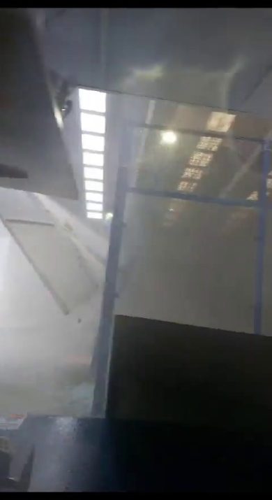 Maltempo in Spagna: distrutto dal vento un centro paddle | video