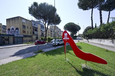 Alto Adige, 14enne violentata da 2 uomini durante una festa di paese