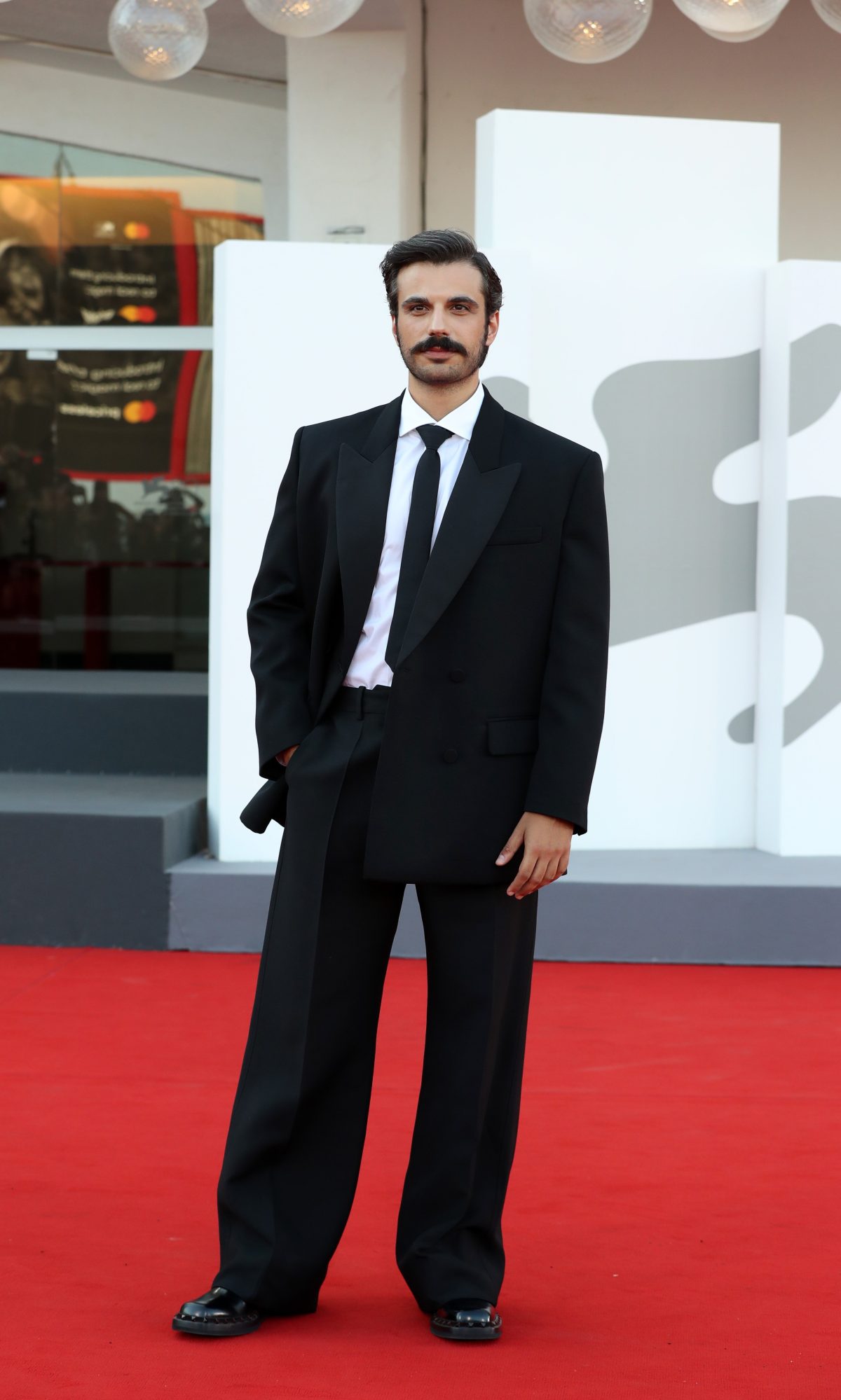 Galleria foto 'Tutti i look di Venezia 80' - foto 33