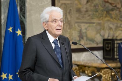 Mattarella: “La violenza sulle donne è una barbarie sociale”