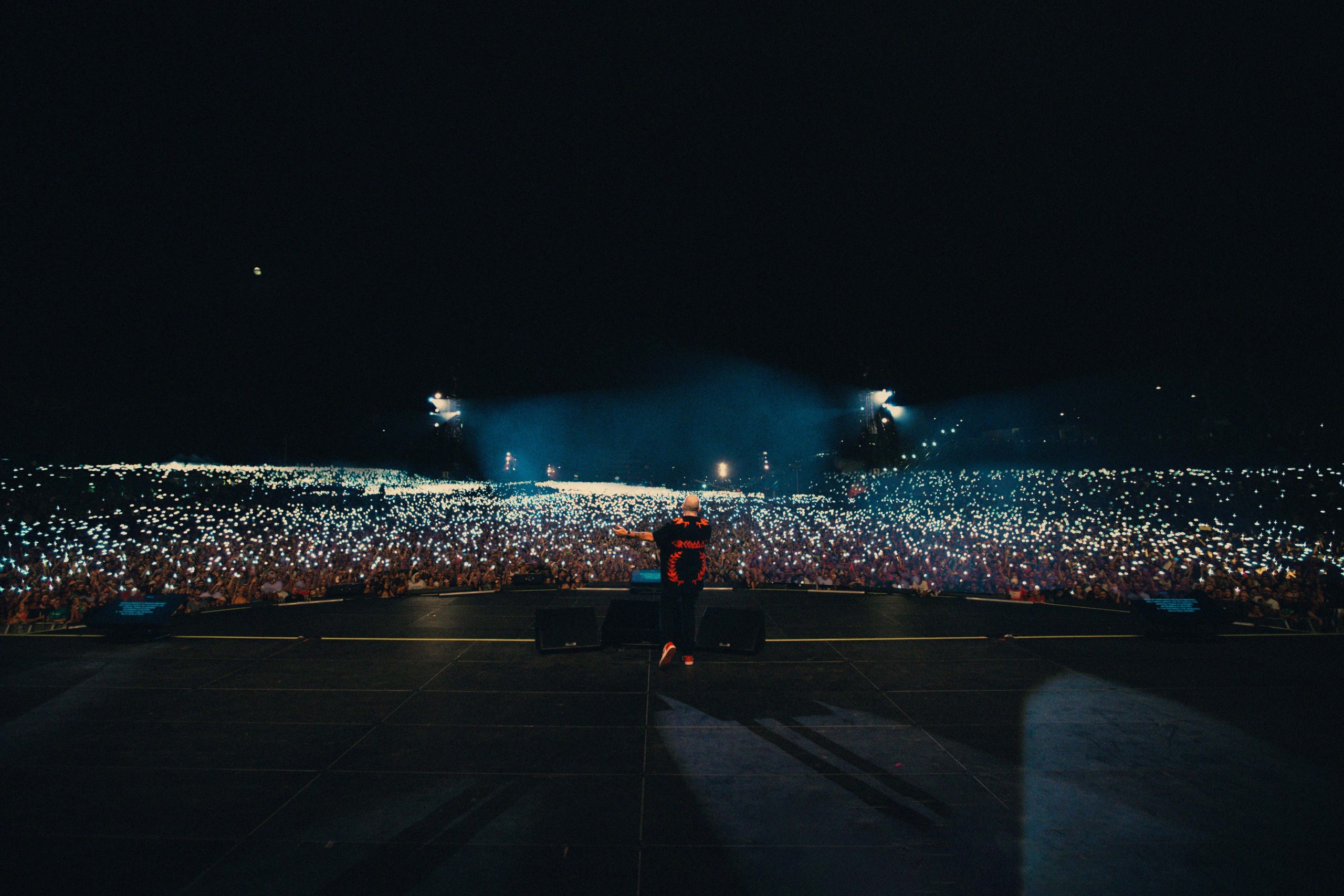 Max Pezzali al Circo Massimo: quando gli effetti speciali sono le canzoni
