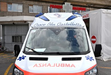 Neonata morta in culla, scottature ed ecchimosi sul corpo