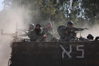 Strategia militare e politica dietro il ritardo dell’operazione di terra a Gaza di Israele