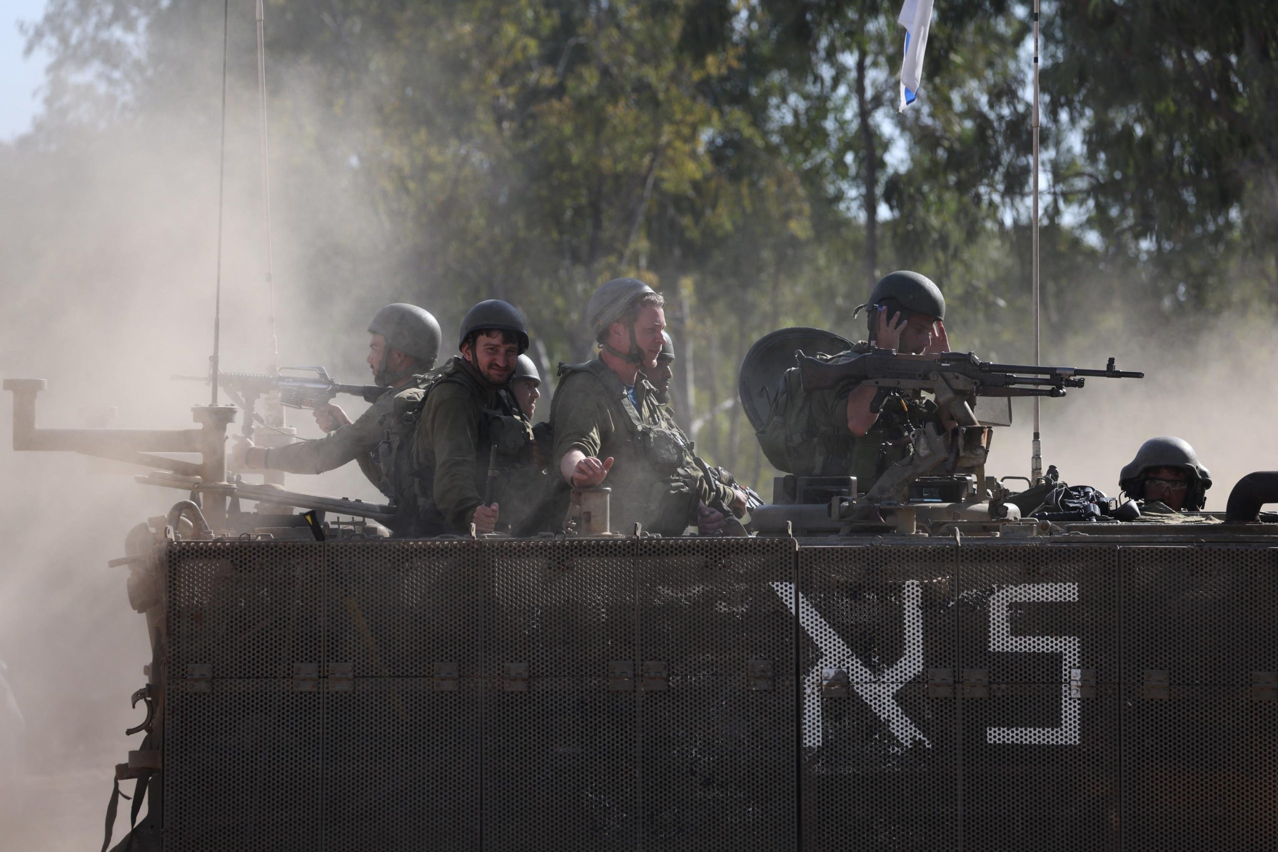 Strategia militare e politica dietro il ritardo dell’operazione di terra a Gaza di Israele